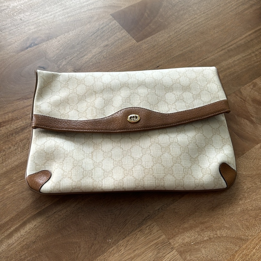 100% Authentic Vintage Gucci GG flap pouch